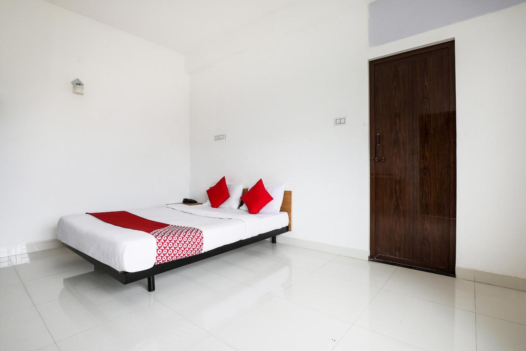 โอโย แฟล็กชิป 24214 อันไน พิลันกันนีนคร Hotel Pilamedu ภายนอก รูปภาพ