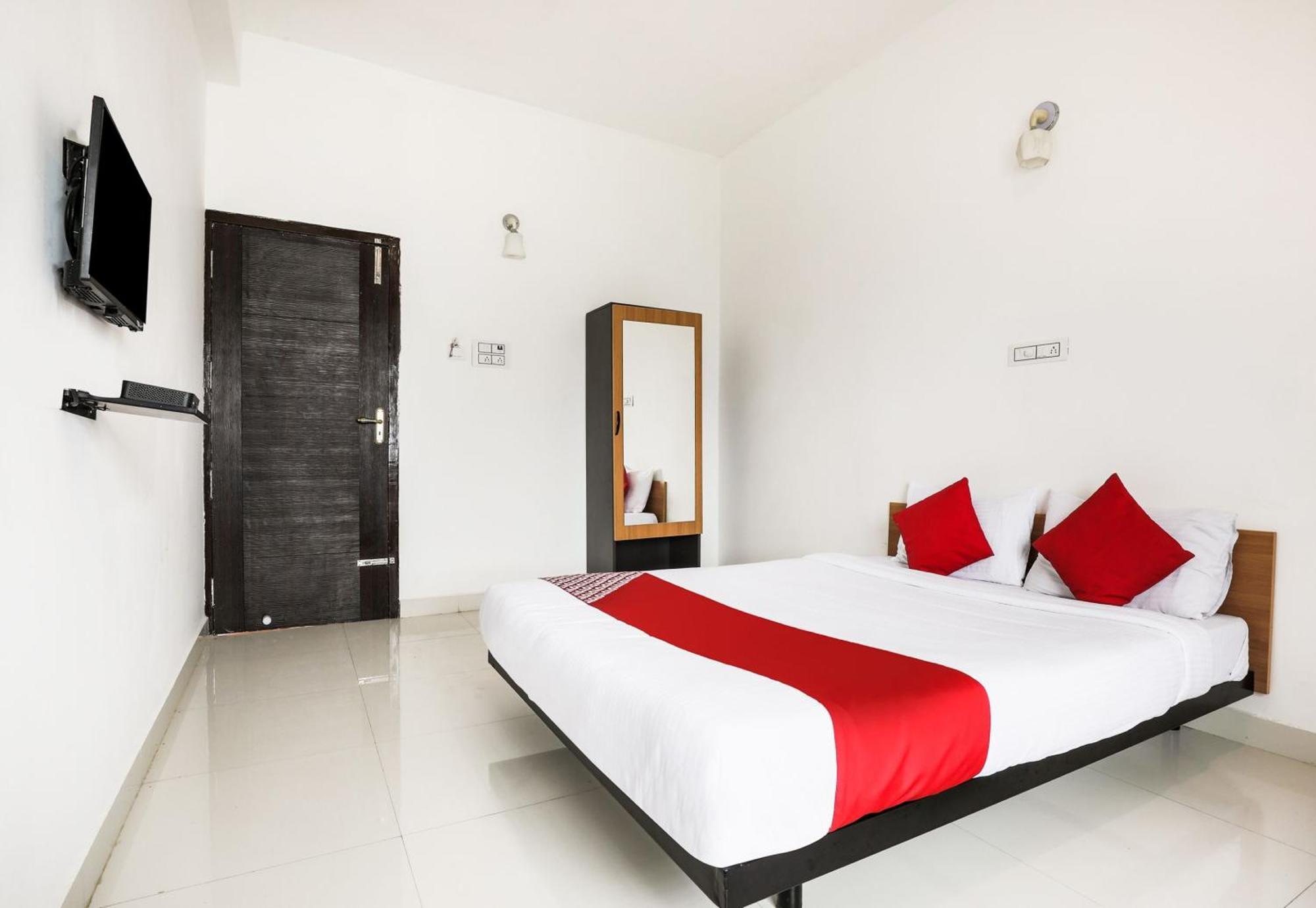 โอโย แฟล็กชิป 24214 อันไน พิลันกันนีนคร Hotel Pilamedu ภายนอก รูปภาพ